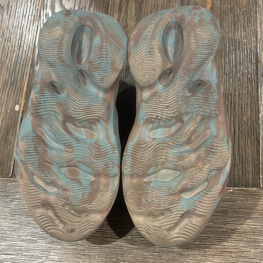 Adidas Yeezy Men's Slip-On Foam Rubber Clogs in Brown with Pink & Blue Accents - Picture 3 of 4